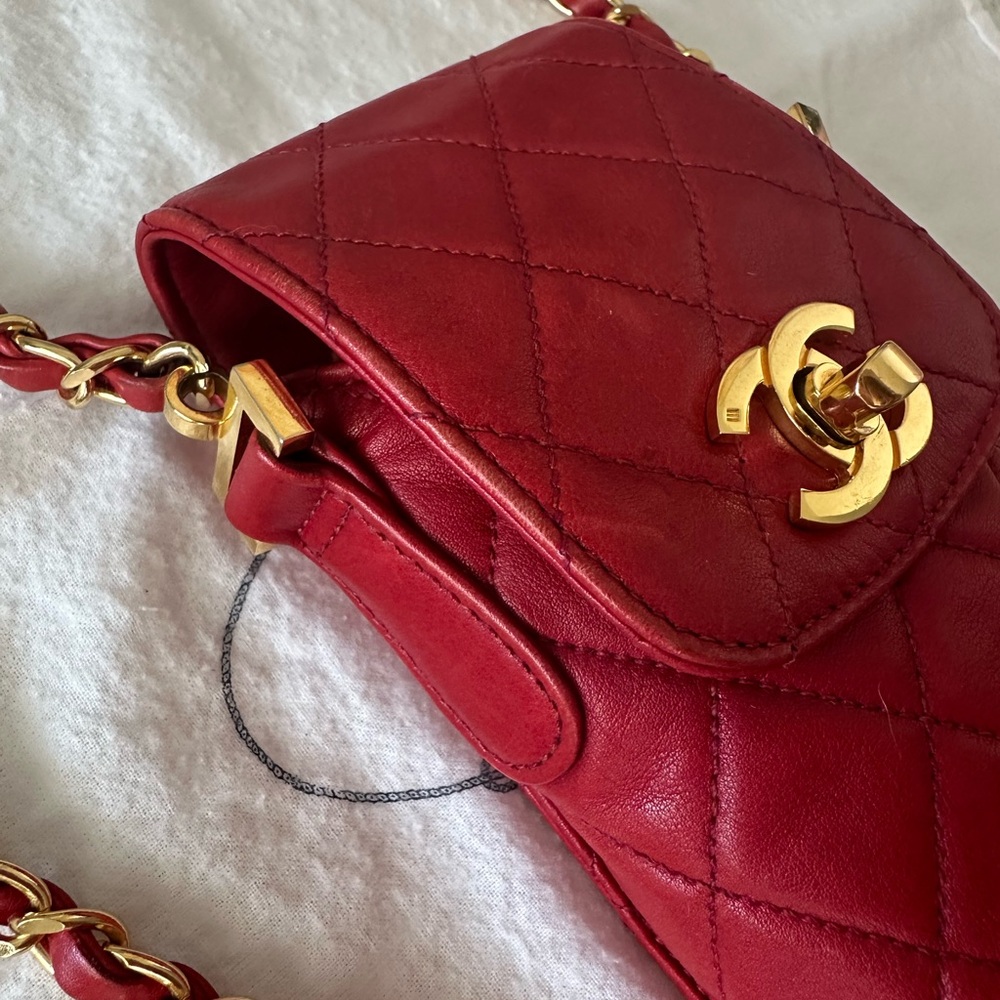 CHANEL Scarlet Quilted Wristlet - Picture 7 of 16
